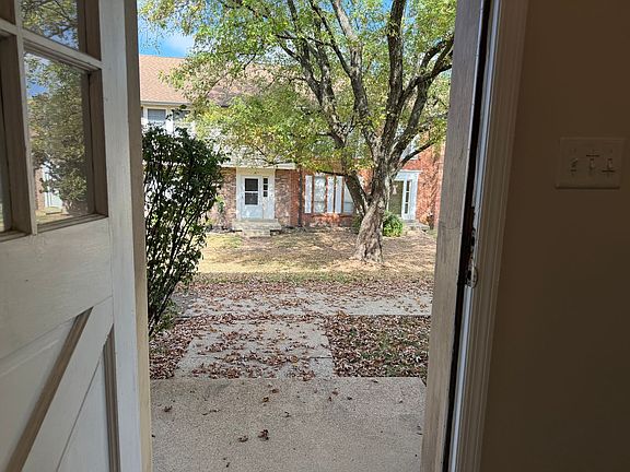 2nd image of 327 Huntington Ridge Dr