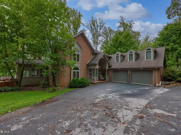 325 Netzley Dr, Denver, PA 17517