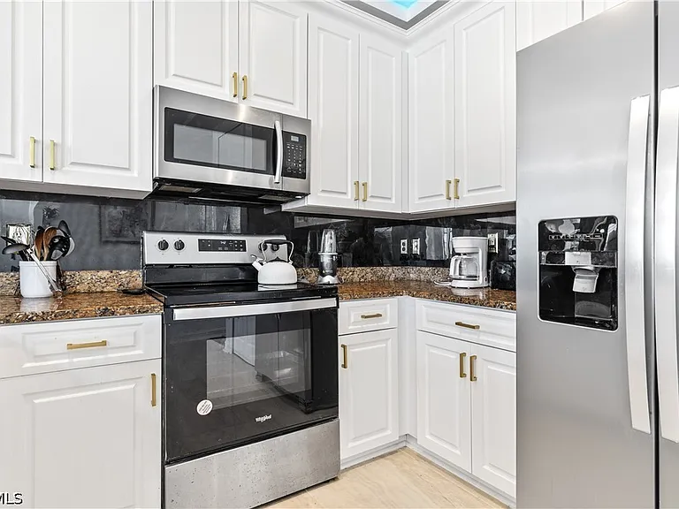 3101 SW 26th Pl — Photo 42
