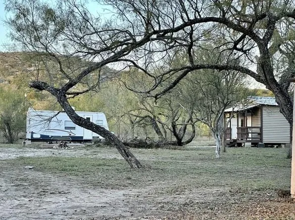 292 Pvt Rd #2430, Uvalde, TX 78801