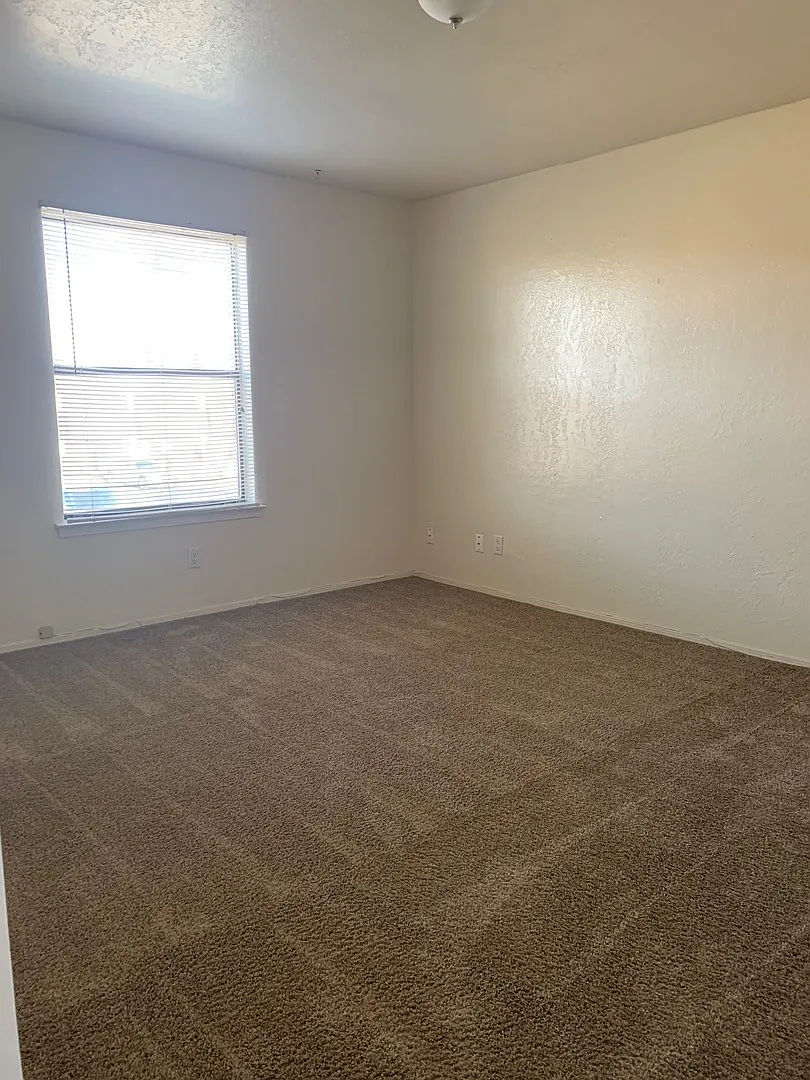 1011 Meadowlark Court — Photo 2