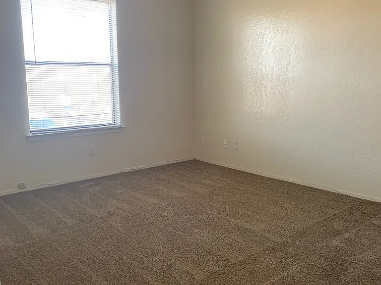 1011 Meadowlark Ct SE — Photo 2