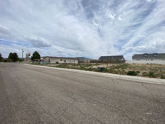 4th image of 880 Tobar St