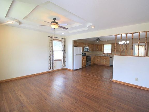 4th image of 1004 Golden Ave