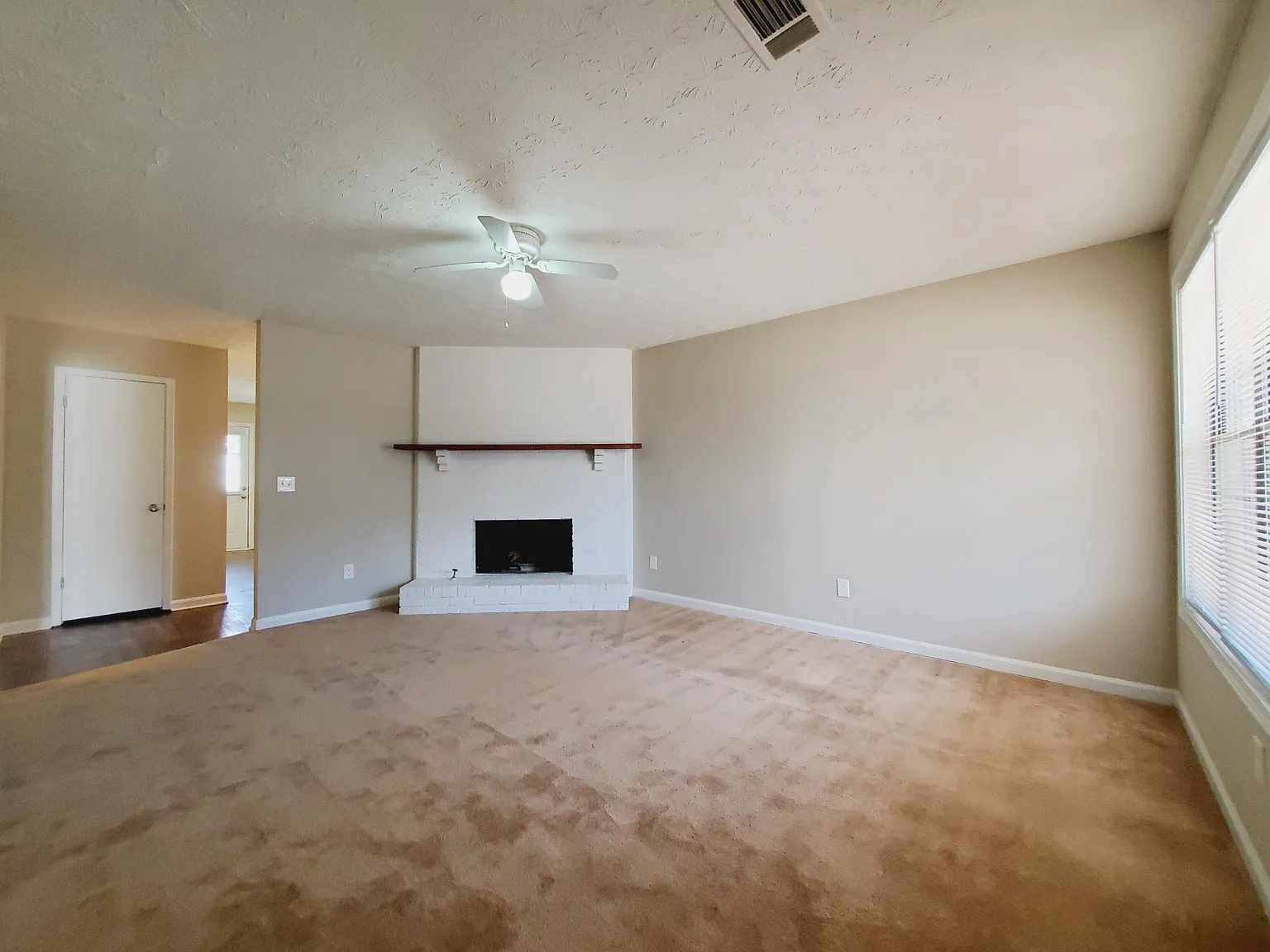 2 bed, 1.5 bath, 1100 sqft, $1,650 — Photo 4