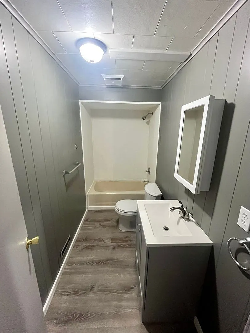 12 Cypress — Photo 4