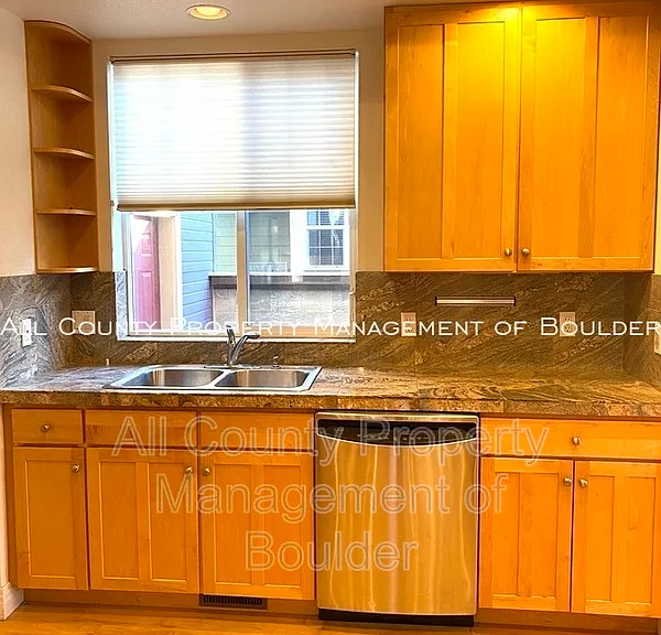 519 Sierra Ave — Photo 9