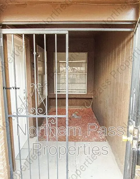 2917 E Glen Dr #B — Photo 2