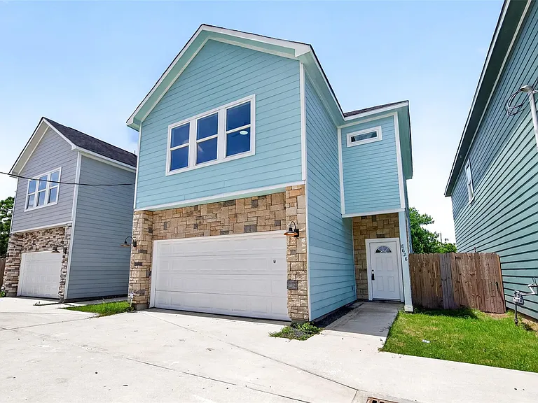 8628 Scott St — Photo 3