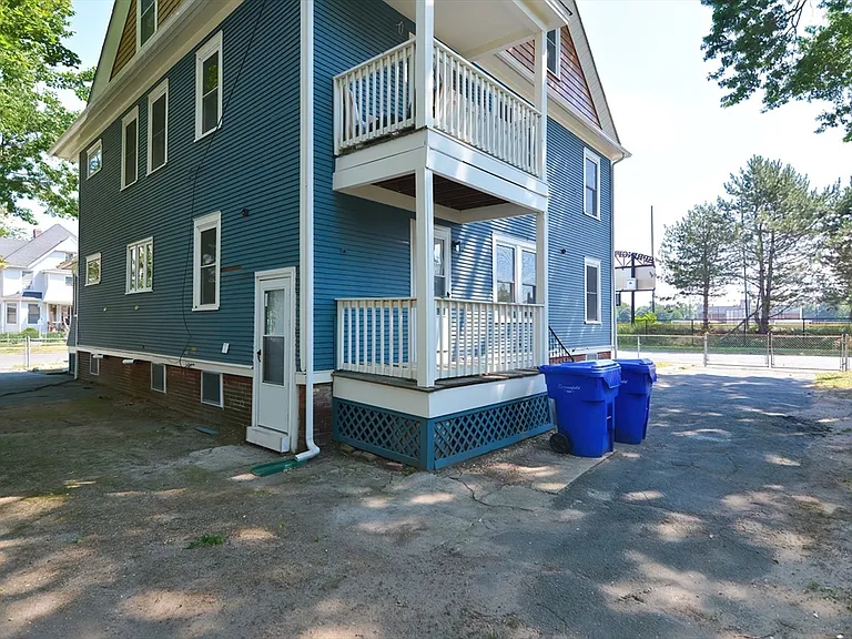 350 King St #1 — Photo 14