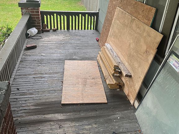5th image of 4721 Lakepointe St