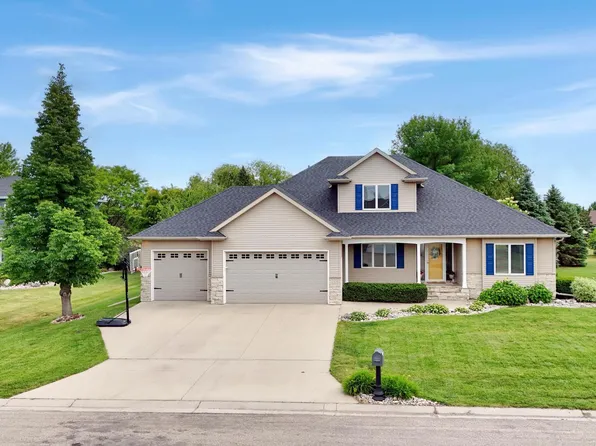 309 43rd Ave S, Moorhead, MN 56560