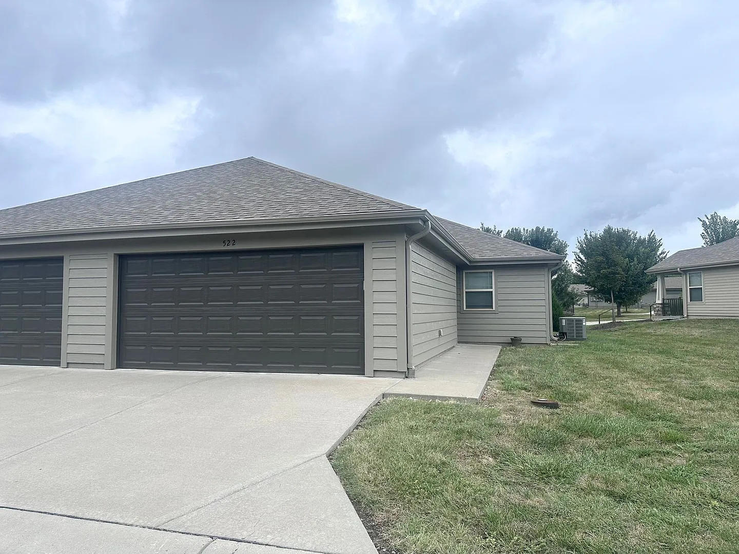 Single Level 2 Bed | 2 Bath | 2 Car Attached Villa in Blue Springs — Photo 2
