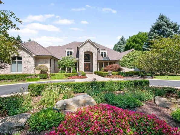 46472 Shelley Pond Dr, Northville, MI 48168