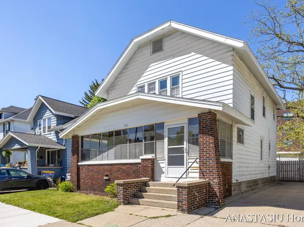 741 Crescent St NE, Grand Rapids, MI 49503