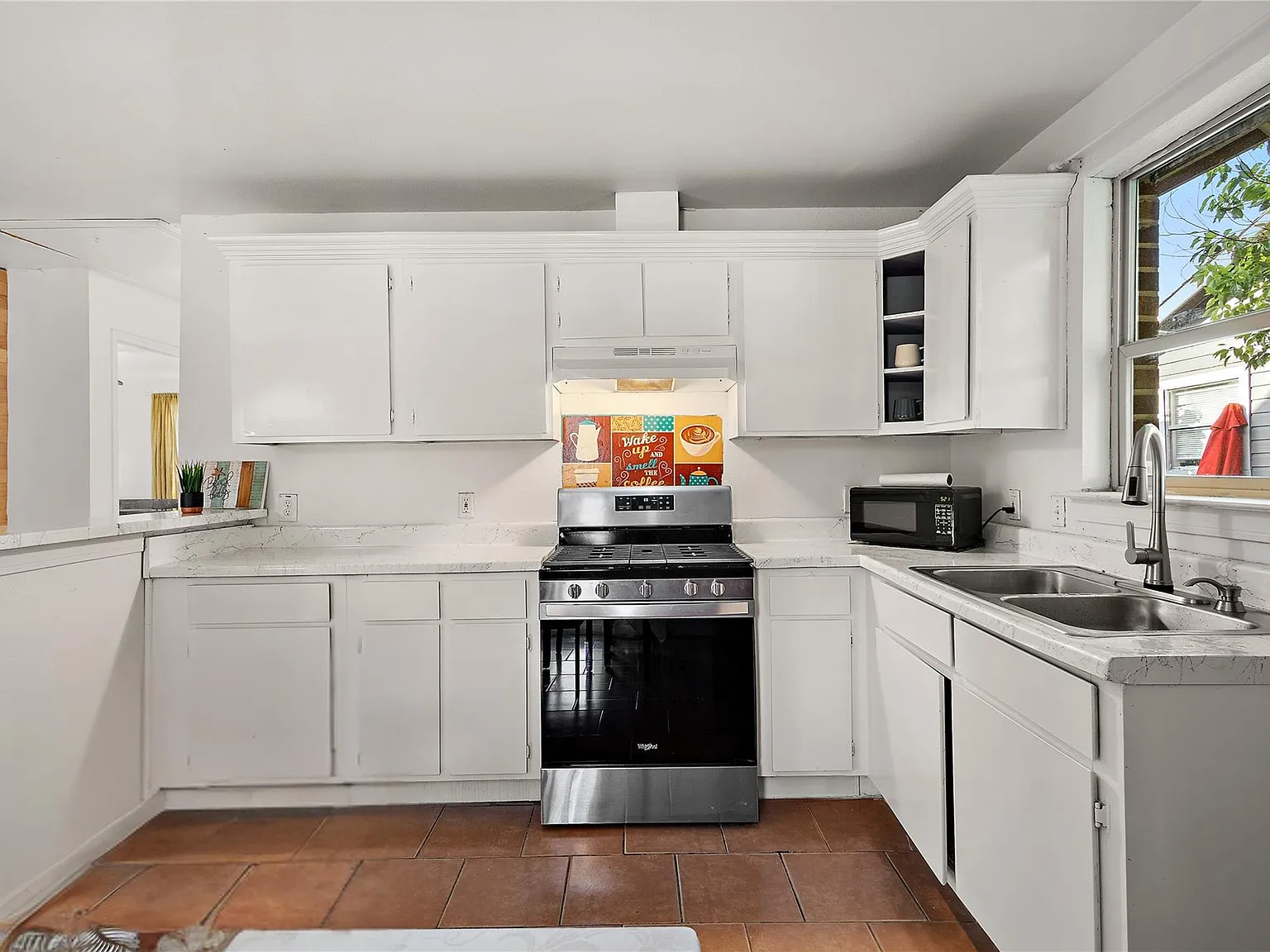 3 bed, 1.0 bath, 900 sqft, $1,500 — Photo 2