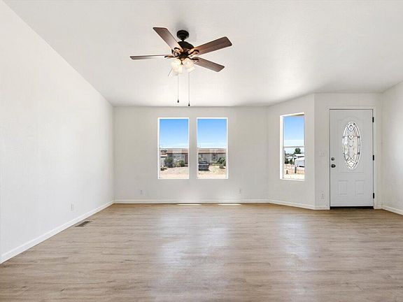 4th image of 24175 N Los Angeles St