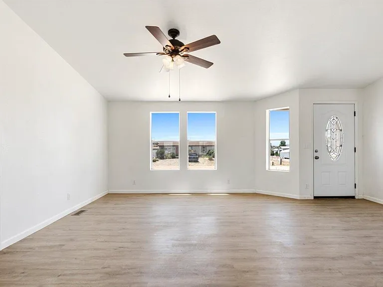 24175 N Los Angeles St — Photo 2