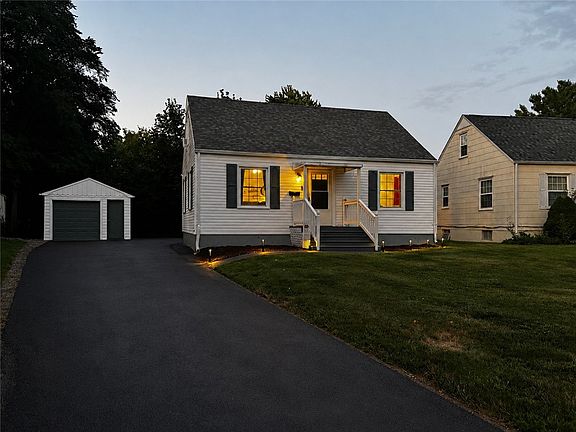 2nd image of 1828 N Sweetbriar Ln