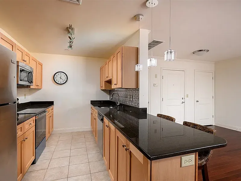 1 bed, 1.0 bath, 913 sqft, $1,770 — Photo 3