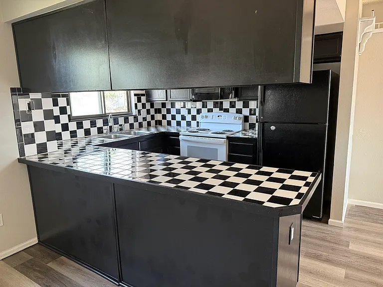 2064 Turner Ct — Photo 4