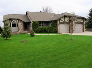 W2394 Heather St, Oconomowoc, WI 53066