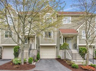 1902 Regent Dr, Mount Kisco, NY 10549