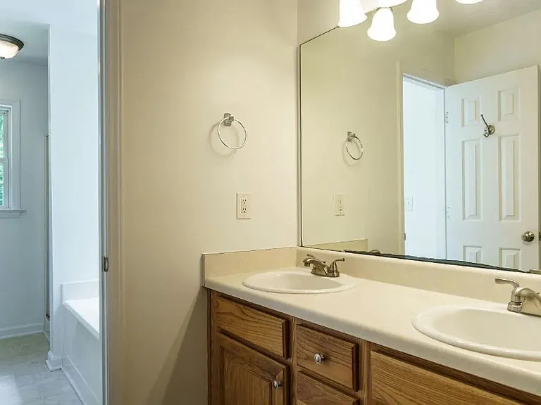 260 Beaver Ridge Dr — Photo 4
