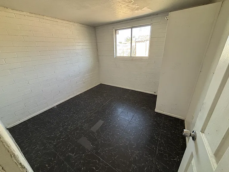 6424 W Columbus Ave — Photo 5