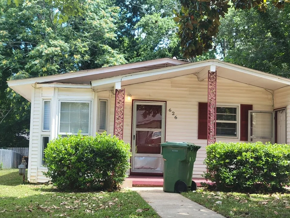 626 Kennan Rd NW