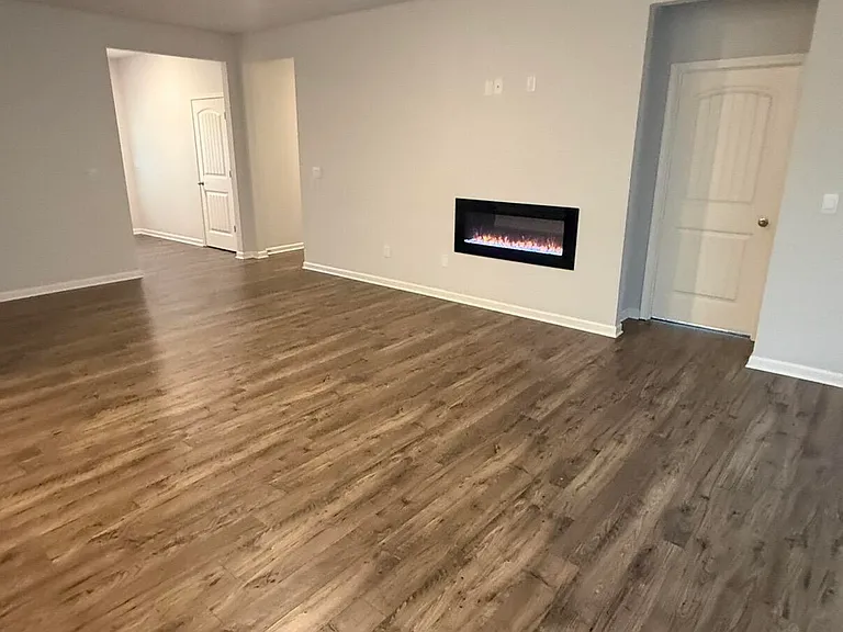 63 Banks Blvd — Photo 3