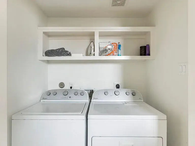 2525 Calumet St — Photo 16