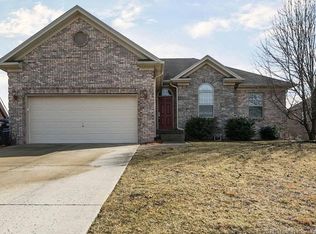 4225 Lakeside Dr, Sellersburg, IN 47172