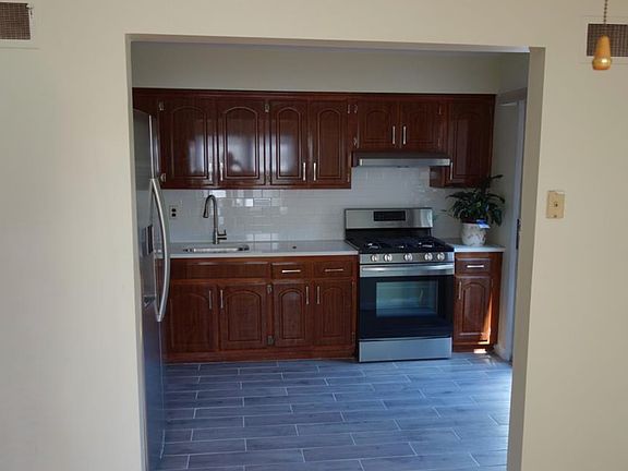 5th image of 410 Mayer Ct Floor 1