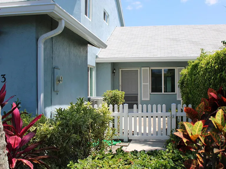 3883 Island Club Cir W — Photo 4
