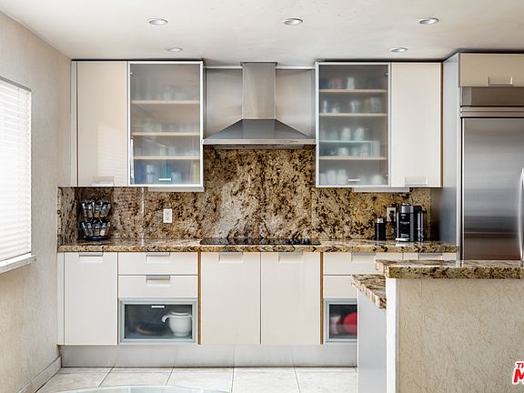 5th image of 18102 Burbank Blvd Unit 31