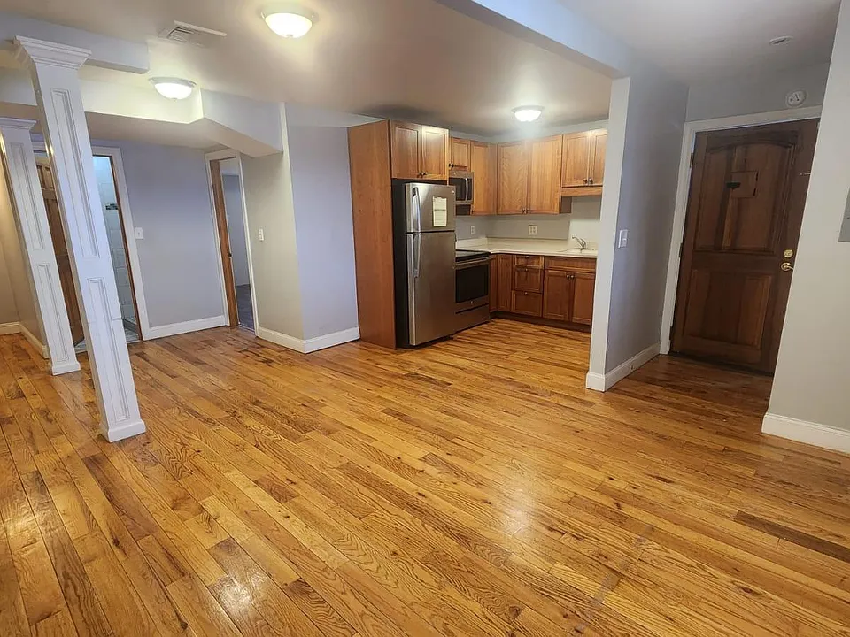 28 E Grand Ave #BB1