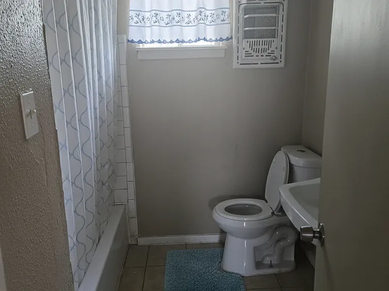 5811 Wipprecht St #21-8 — Photo 7