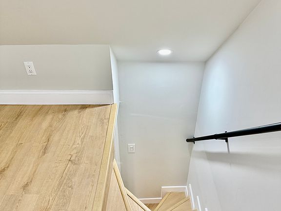5th image of 1005 Frankford Ave