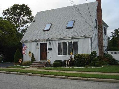 2nd image of 2687 Birch Ave