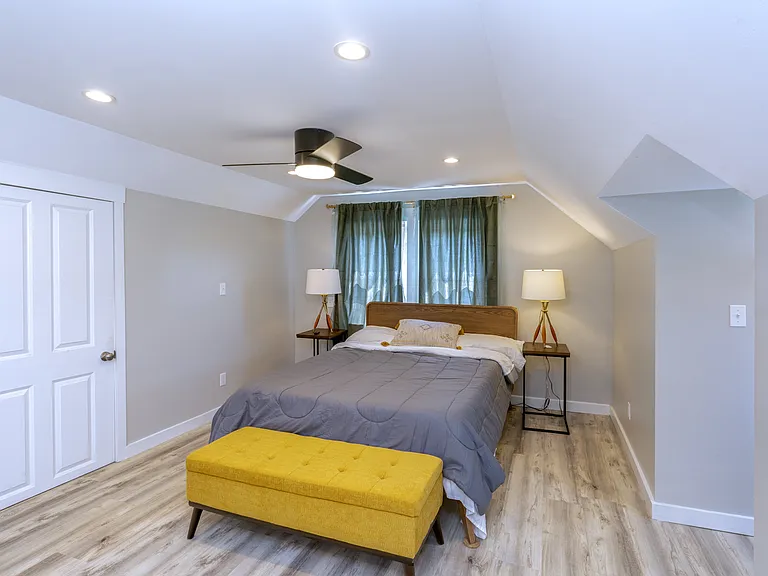 2801 Alhambra Cir — Photo 24