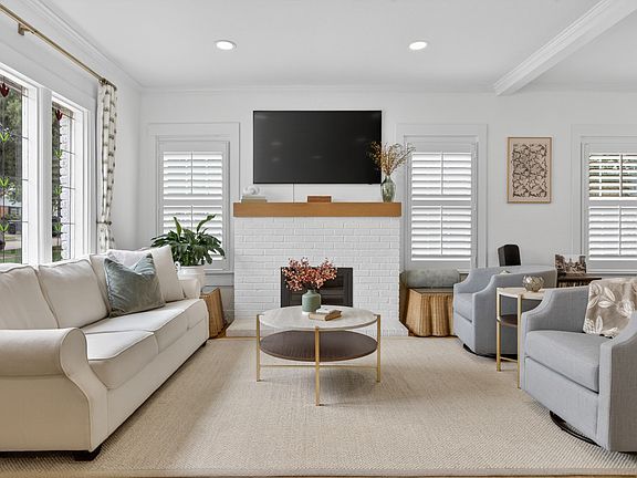 3rd image of 4020 Bunting Ave