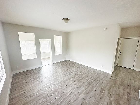 2nd image of 702 S 17th Ave #10536062