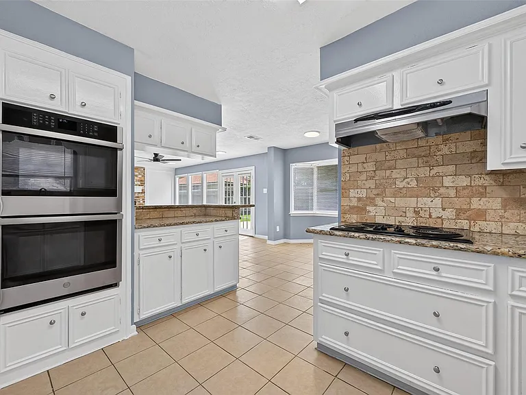 6715 Greenvale Ln — Photo 12