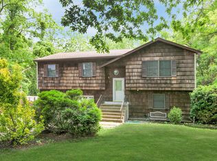 95 Mount Sinai Coram Rd, Coram, NY 11727