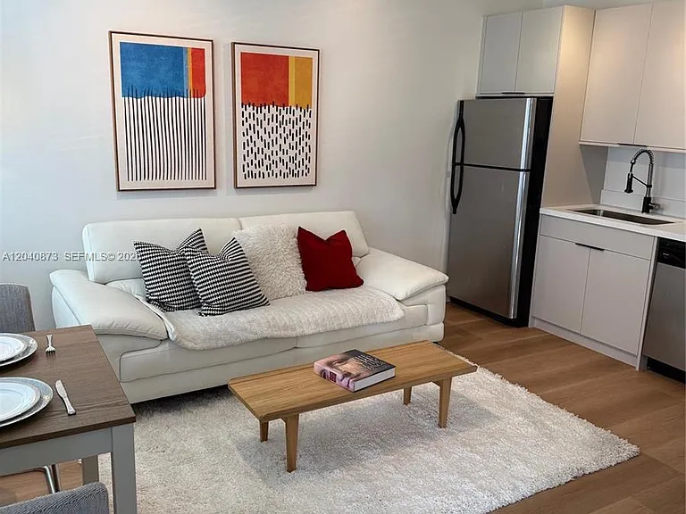 611 11th St #104 — Photo 3