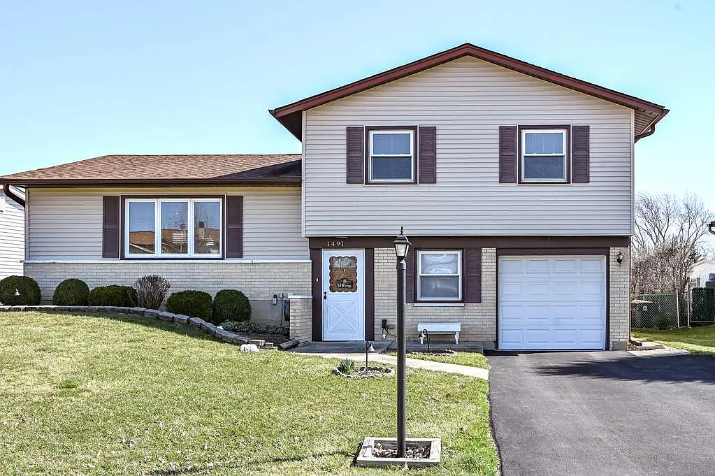 1491 Armstrong Ln photo 1