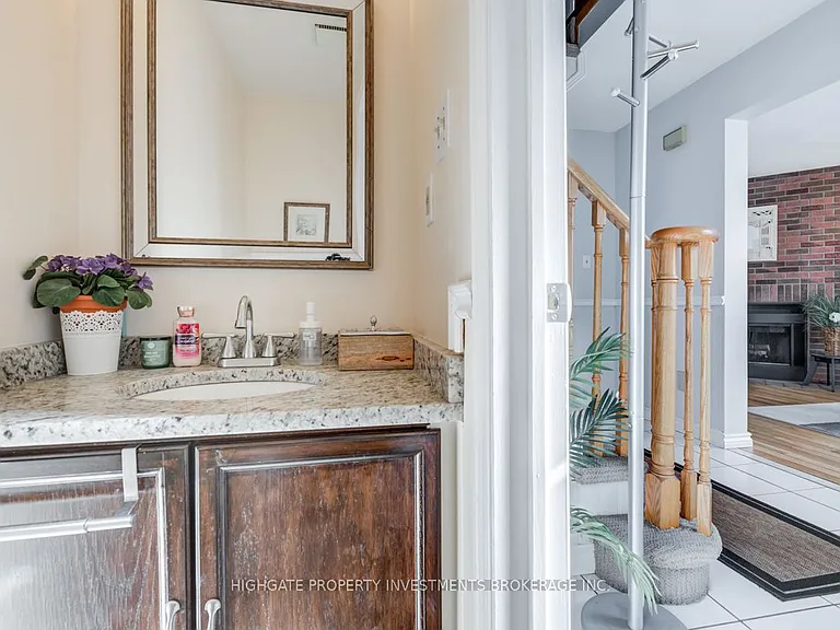 913 Dyer Ct — Photo 4