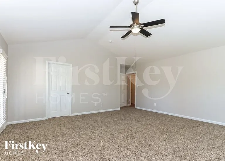 115 Macalester Dr — Photo 6