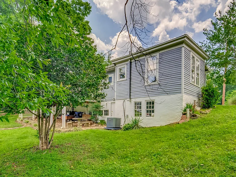 121 Brown St — Photo 41